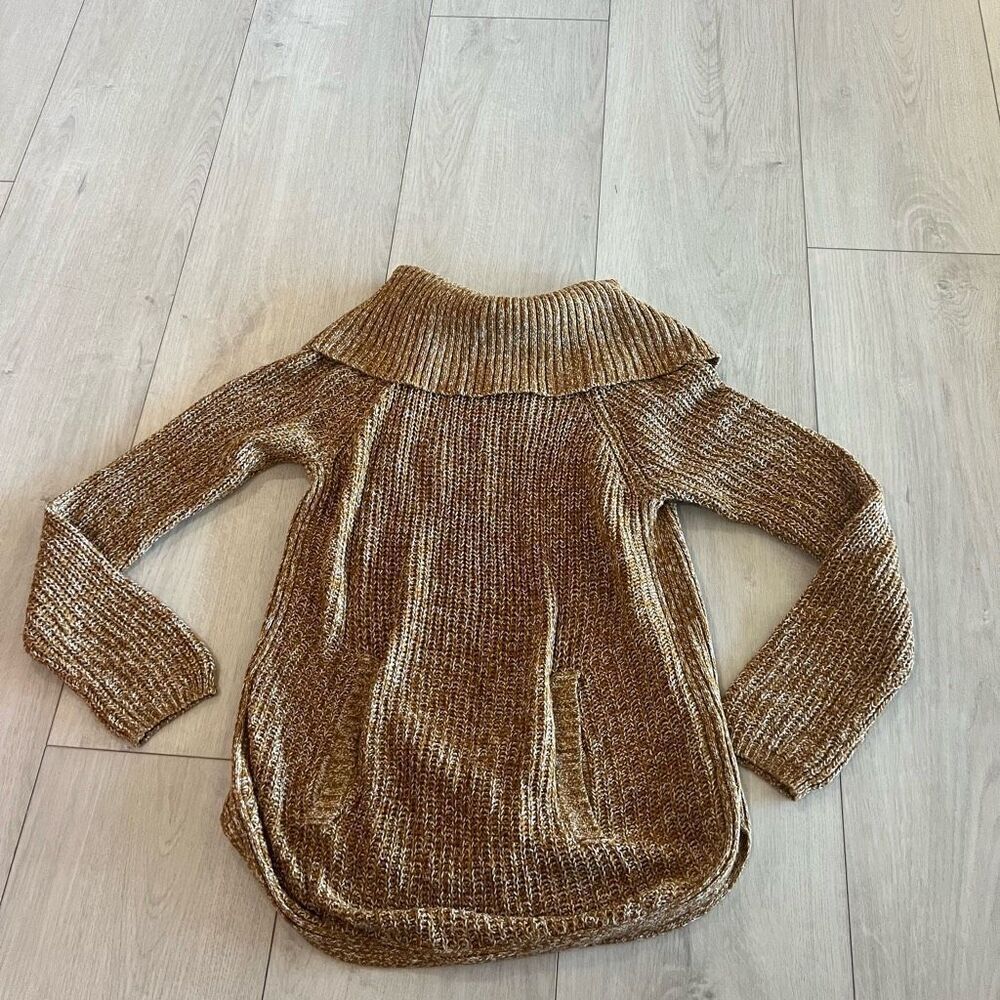 Snails cinnamon women’s sweater size m